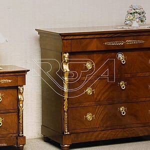 Comò e comodino dettagli dorati